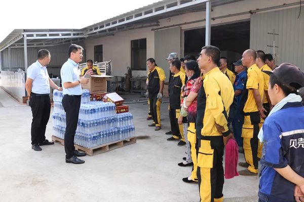 乾港集團高層慰問一線員工 乾港集團高層慰問一線員工